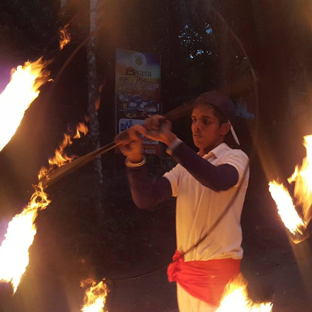 56524211_278399413099210_7476153695592251392_n