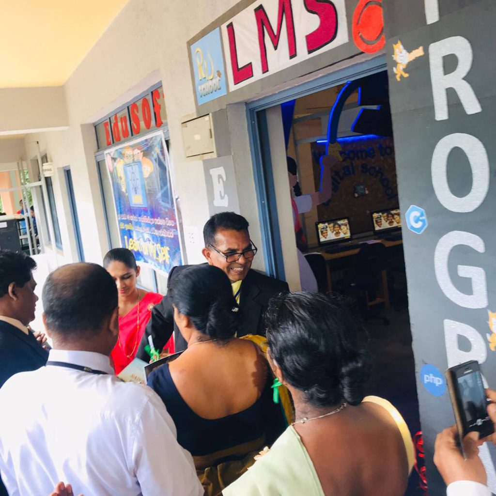 73446325_143798183648832_6975880341655388160_n